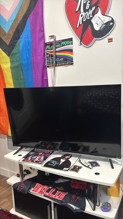 40 inch Roku tv with remote