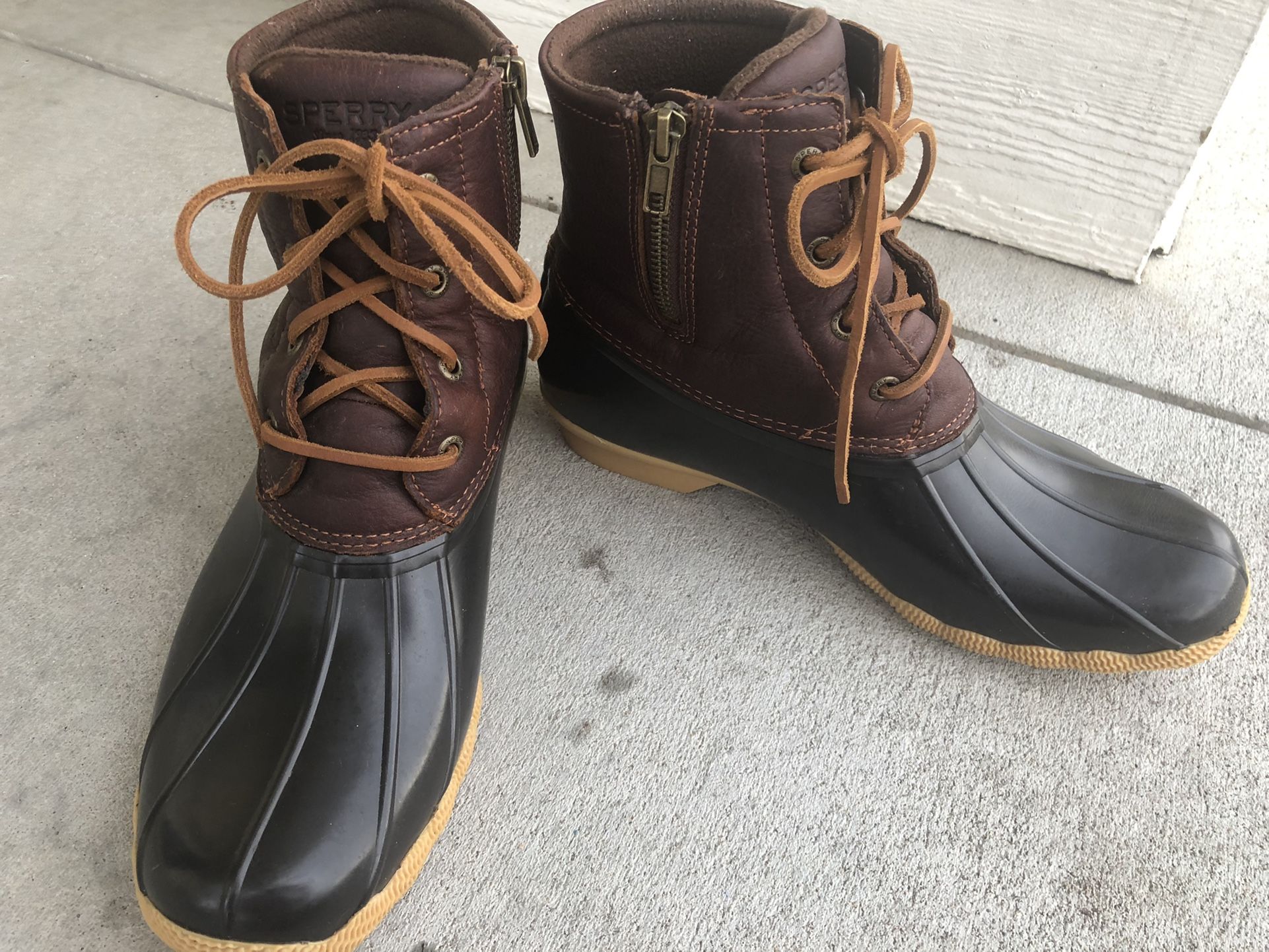 Sperry Women’s Saltwater Duck Boots Size 9