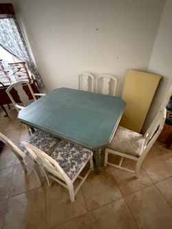 Vintage FarmHouse Style Dining Table and Chairs with Leaf