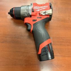 Milwaukee 12v Fuel Drill With Charger 
