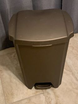 13 Gallon Waste Bin