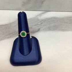 Lady’s ring with diamonds and green emerald stone