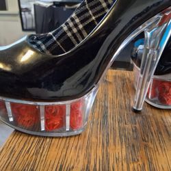 BLK PATENT LEATHER STILETTOS sz9
