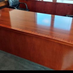 Wood Desk With Filing Cabinets & Drawers 