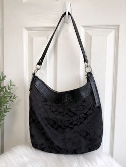 Authentic Coach Black Signature Shoulder Bag – Excellent Condition