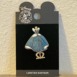 RARE 2003 DISNEY CINDERELLA PRINCESS DRESS STAND PIN (LE 1500) Limited Edition