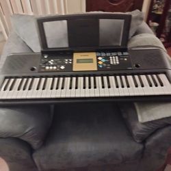 Keyboard Piano Yamaha Ypt 220 61 Full Size Keys 