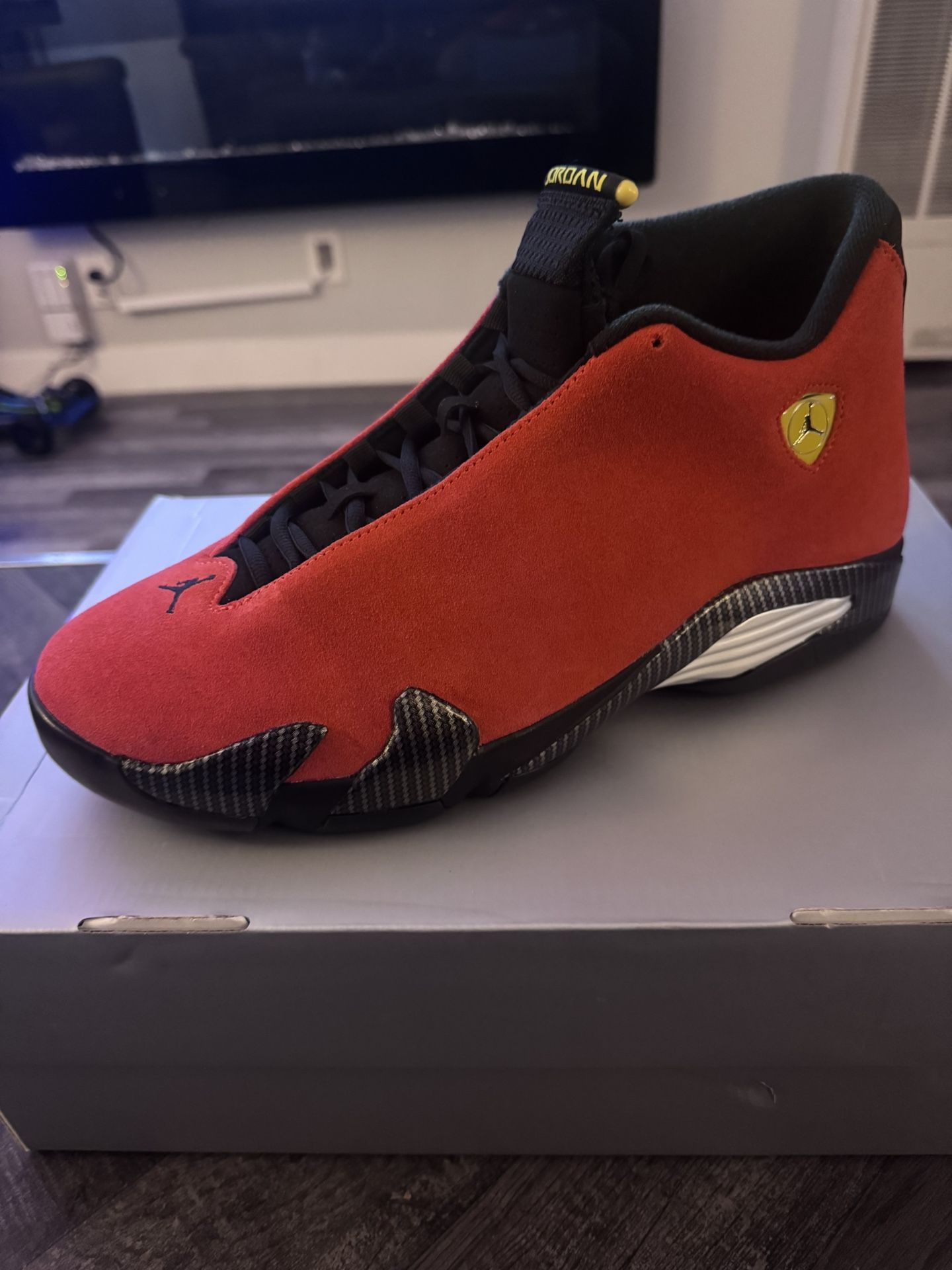 Jordan 14 Retro “Ferrari”