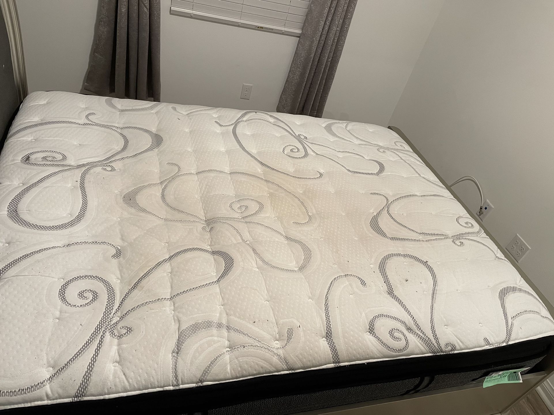 SEALY QUEEN PILLOWTOP MATTRESS SET