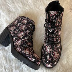 Floral Print Boots New Size 8