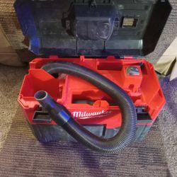 Milwaukee Portable Vacuum   Like NEW