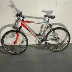 BICYCLE TREK 21 SPEED SIZE 26 BRAND NEW 