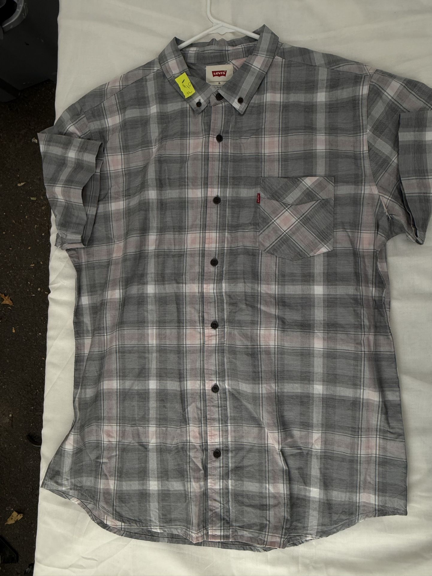 Men’s Levi's plaid button-up shirt(XL)