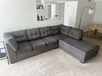Large Gray Sectional Sofa with Chaise Lounge - Right Facing Chaise