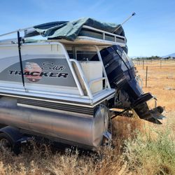 Pontoon 18ft with trailer 2500 obo