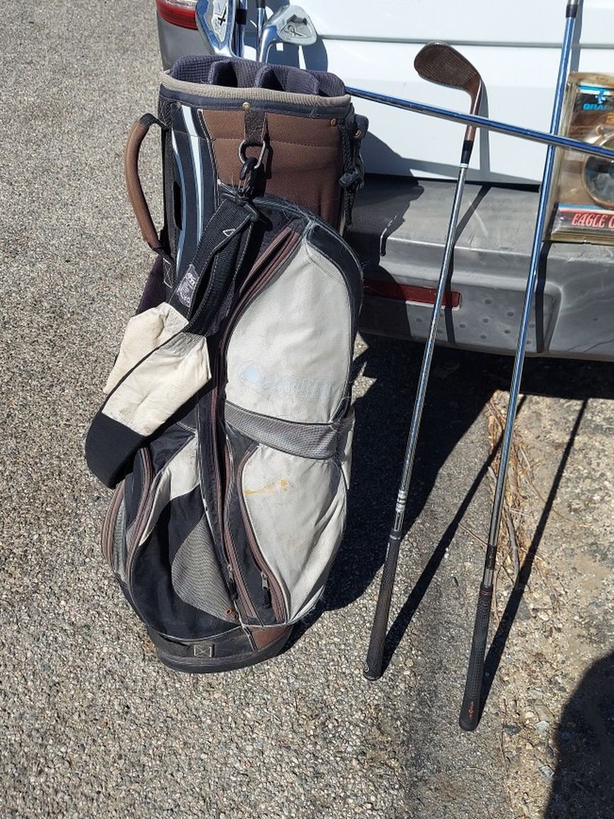 Dattek Golf Bag With 8 Golf Clubs