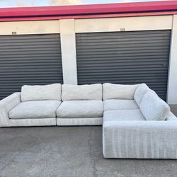 Rooms To Go “Monterey Park” Sectional Couch 
