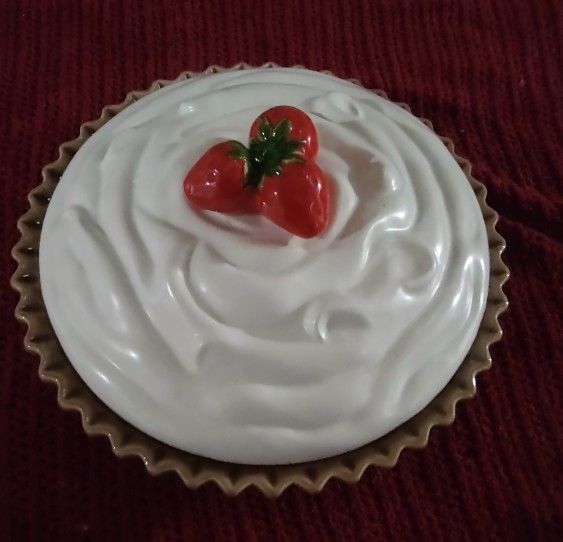 Adorable Strawberry Cheesecake Pie Dish w Recipe