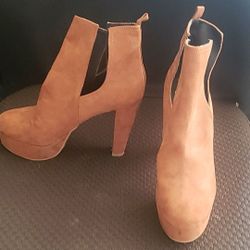 Women's Size 10 tan suede heels