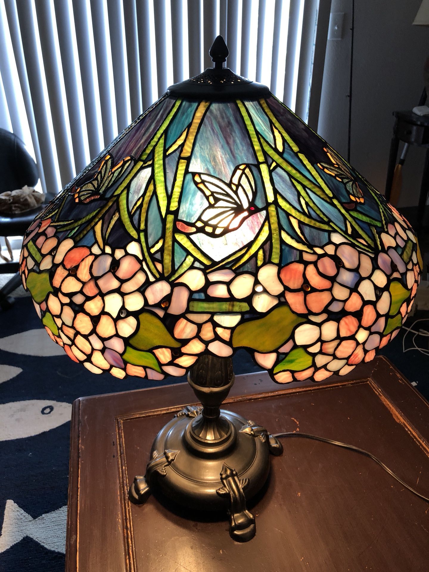 Tiffany style antique stained glass lamp