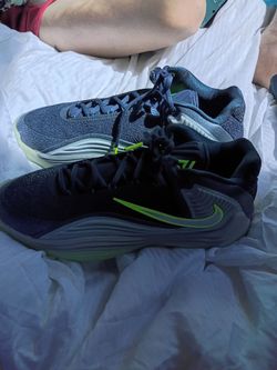 Nike giannis size 9