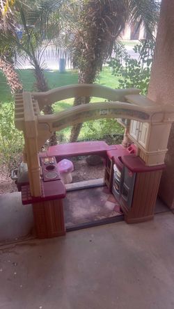Kids play kitchen