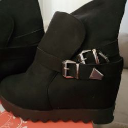 New Women's booties