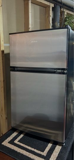 Mini refrigerator/freezer, no top glass shelf