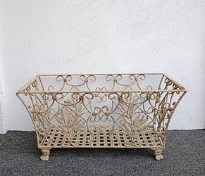 Large Metal Basket Rectangle 24" x 12" x12" Indoor Outdoor 4 Claw Feet Rustic Cottage Storage