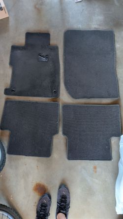 Set of 4 Black Carpet Car Floor Mats