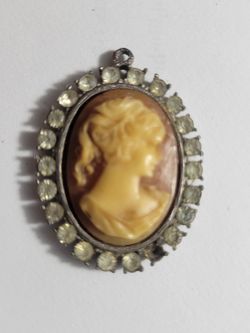 Antique woman's pendant jewelry
