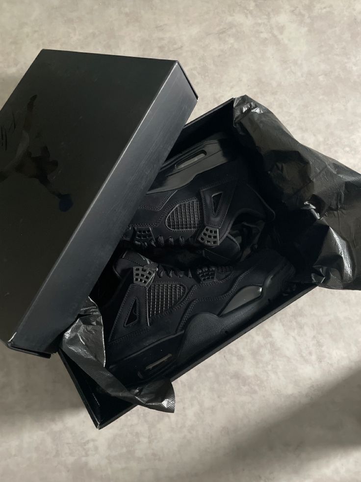 jordan 4s black cats brand new never worn