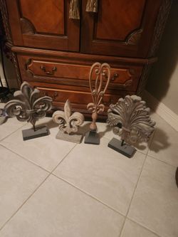 Set of 4 LARGE fleur-de-lis