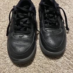 Black Nike Kids Shoes 2Y