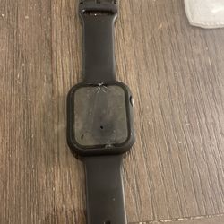Used Apple Watch Series 4. Cracked Screen