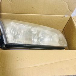 Toyota Camry Passenger Right Headlight Assembly OEM 81110-33150