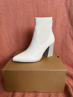 Women’s white boots