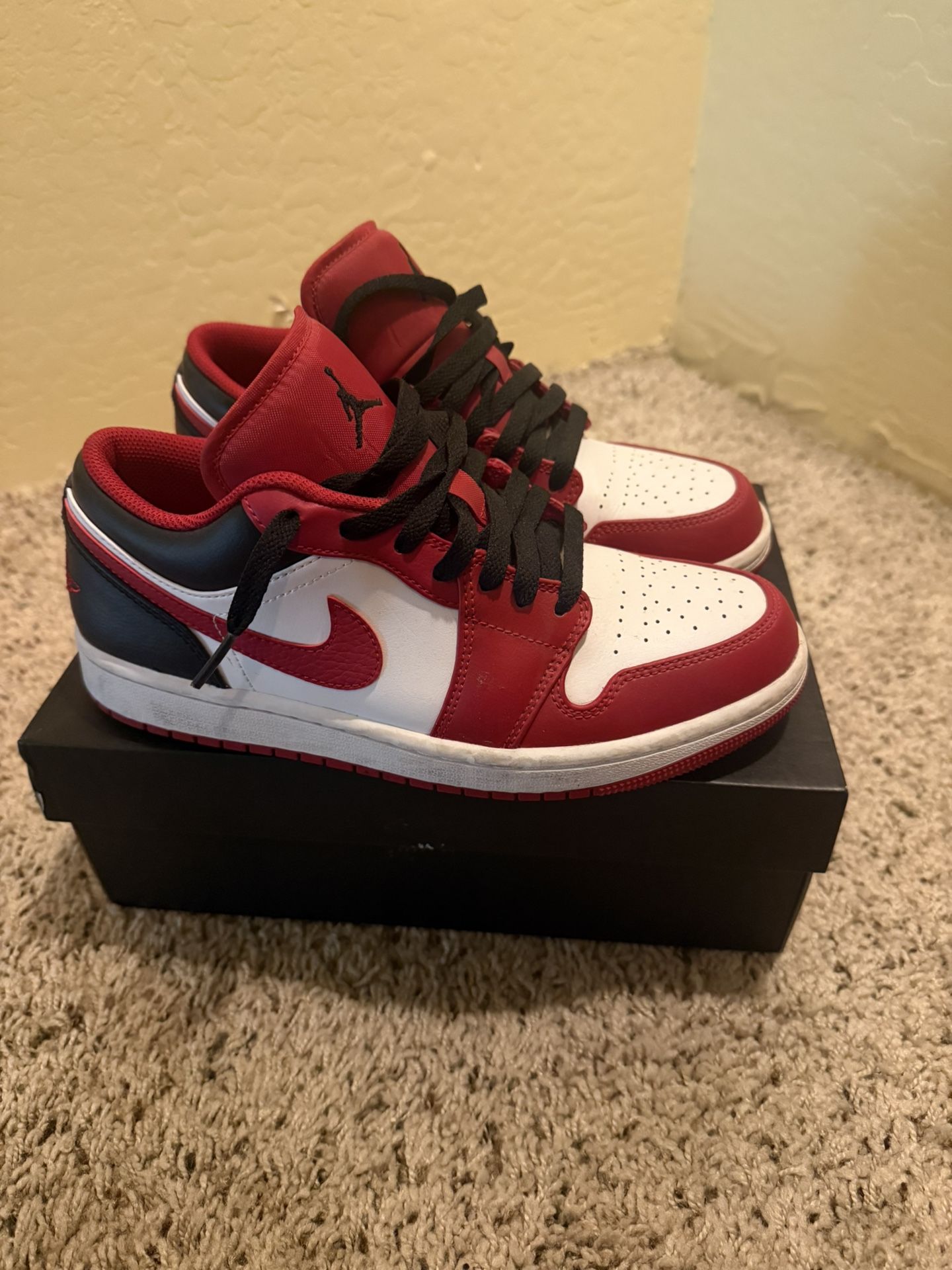 Jordan 1s Low Red’ Reverse (with box)