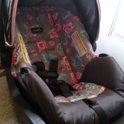 Evenflo Baby Girl Car seat New $45.00 Expires 2028 