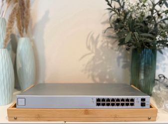 UniFi 16-Port PoE+ Gigabit Switch (US-16-150W) w/ Rack Ears