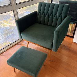 Lounge chair green adjustable suede foot rest like new