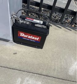 Duralast 700 CCA  car battery