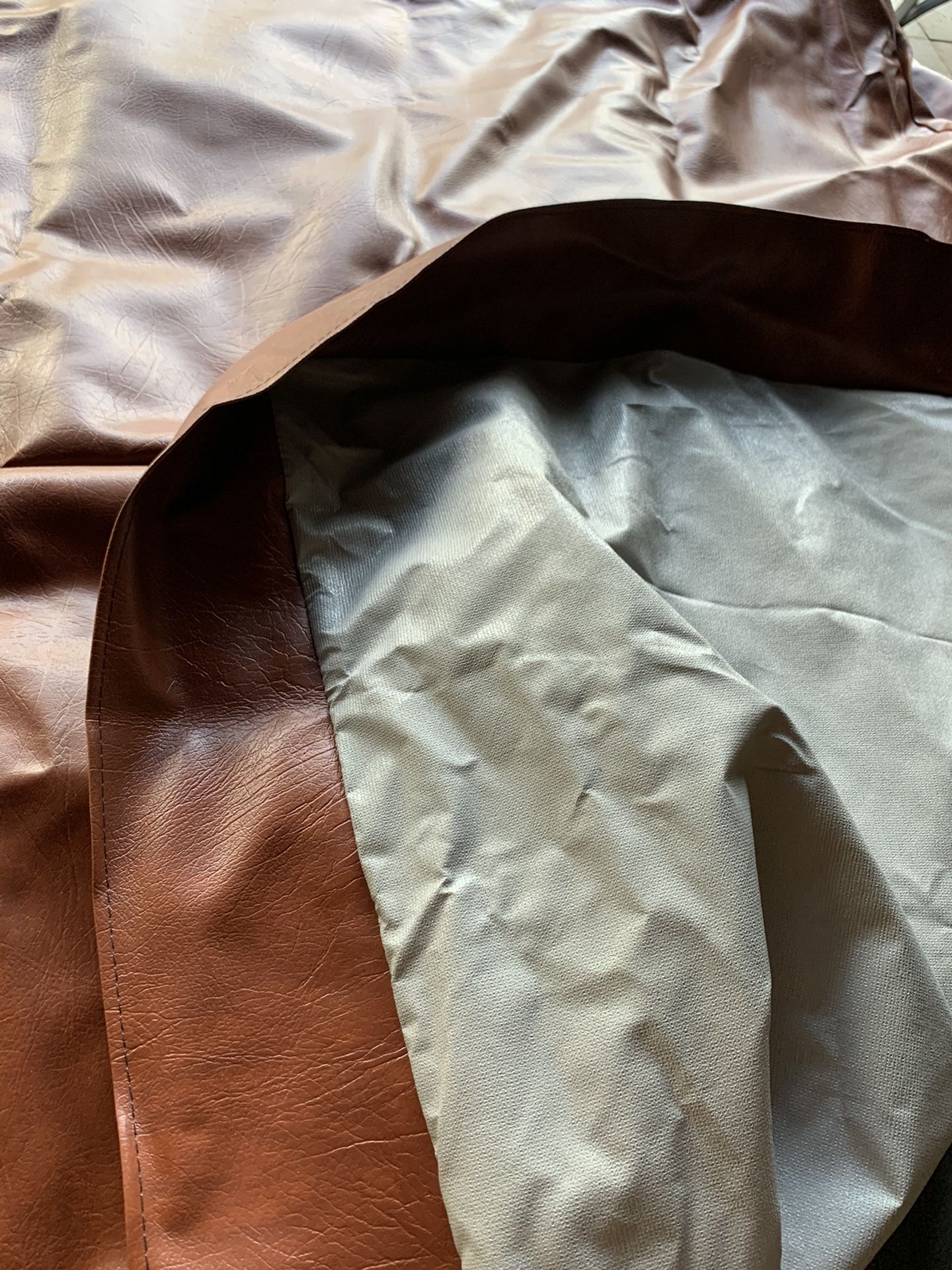 Vinyl overlay for lid cover of hot tub