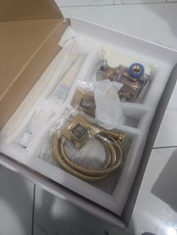 12 Inch Brushed Gold Shower System with Handheld Combo Spray
All Metal Brushed Gold Shower Faucet Set with Rain Shower Head,Wall Mounted High-Pressure