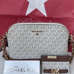 Michael Kors Set NWT pick up location in the city of Pico Rivera 