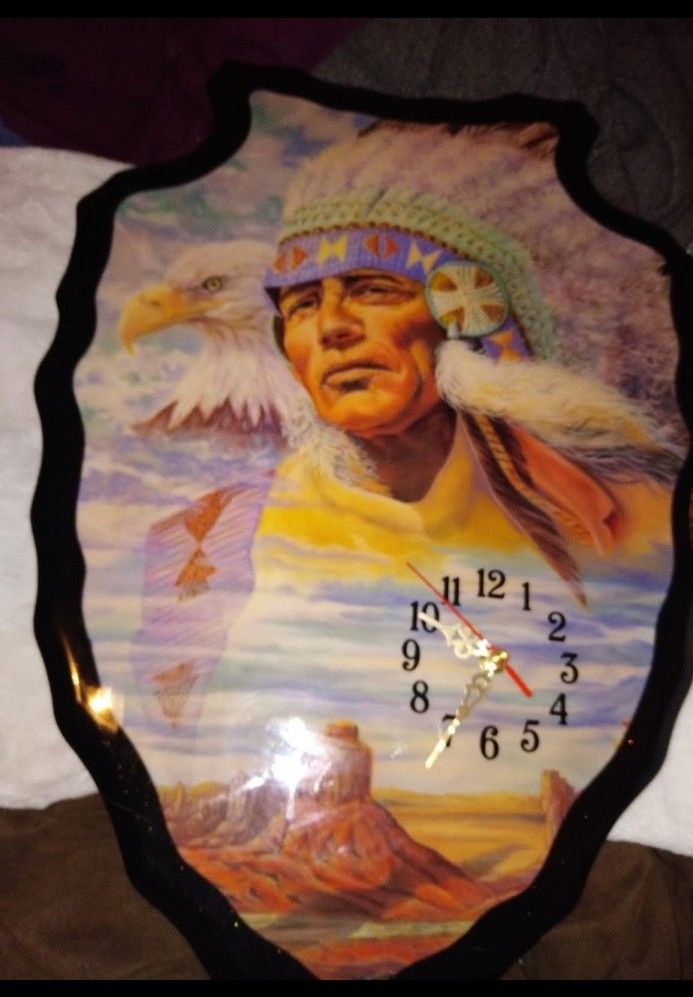 Wooden arrowheads shaped Indian portrait clock.