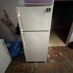 GE Refrigerator Great Condition 