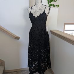NWT ASTR the Label Women's Sleeveless Lace Fit & Flare Midi Dress - Small, Black