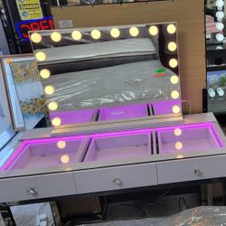 New Vanity Desk With Lights And Bluetooth Sample Floor $700