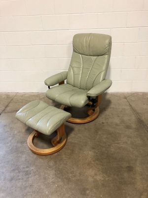 Photo Vintage 90's Ekornes Stressless Tiara Leather & Teak Lounge Chair & Ottoman